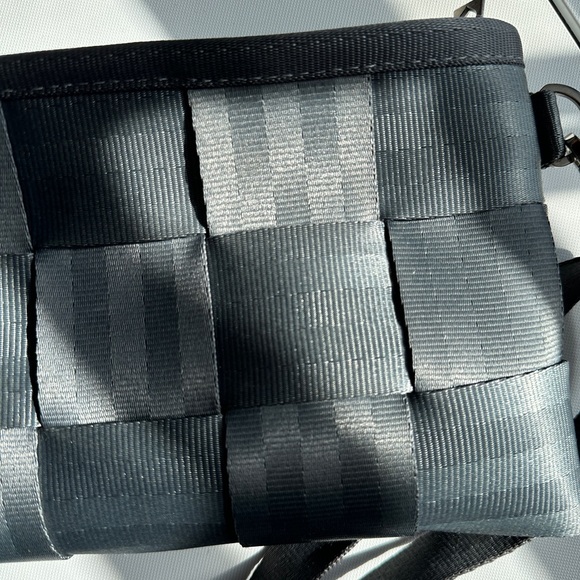 Harvey’s Blue Seatbelt crossbody purse- navy silver made in USA - Picture 2 of 14